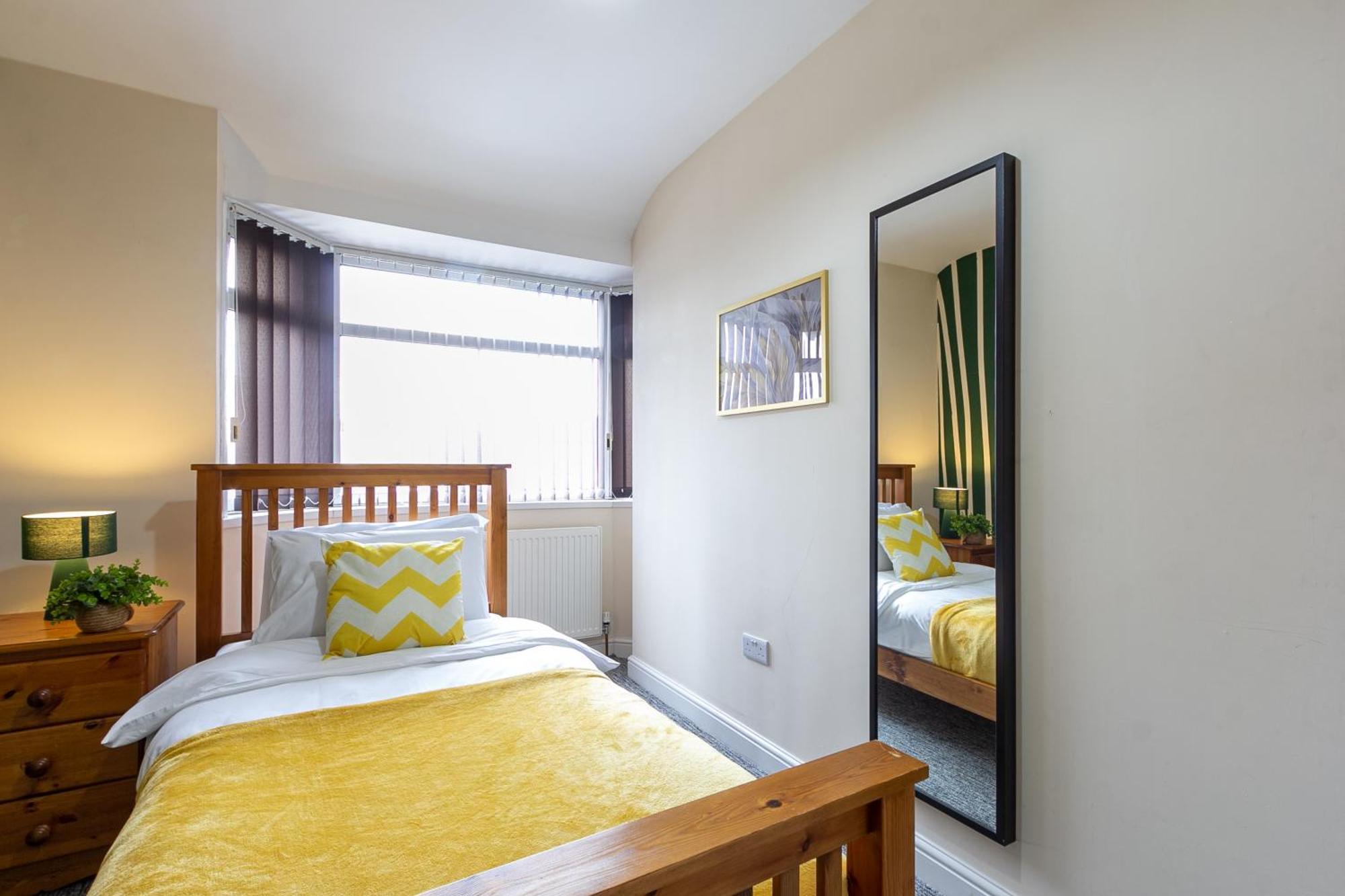 Bathway House - Free Secured Parking And Wifi Leilighet Coventry Eksteriør bilde