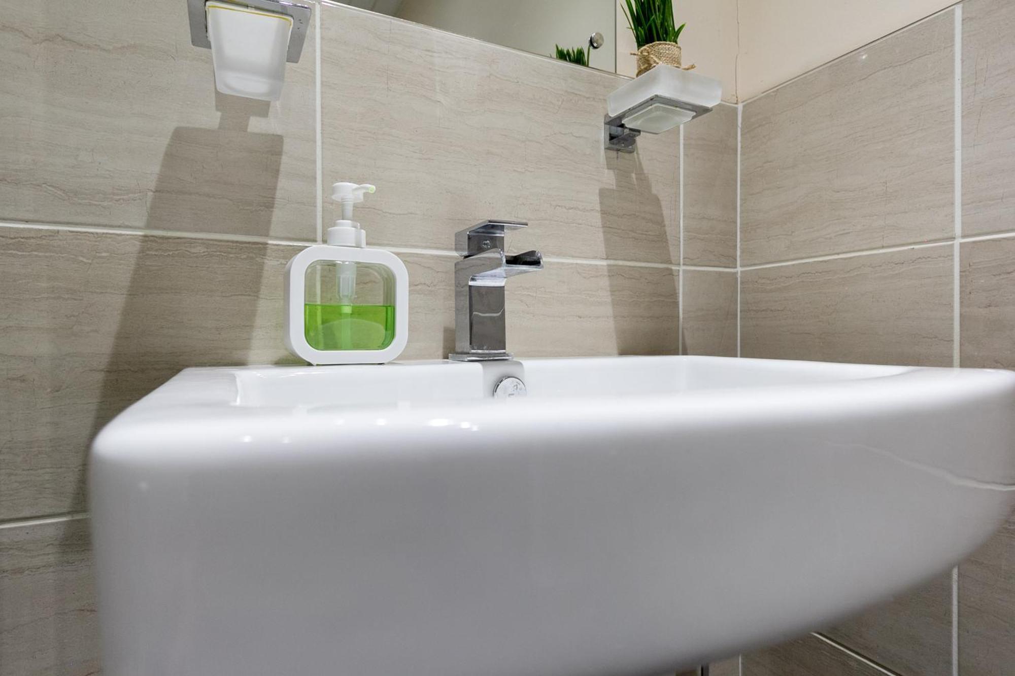 Bathway House - Free Secured Parking And Wifi Leilighet Coventry Eksteriør bilde