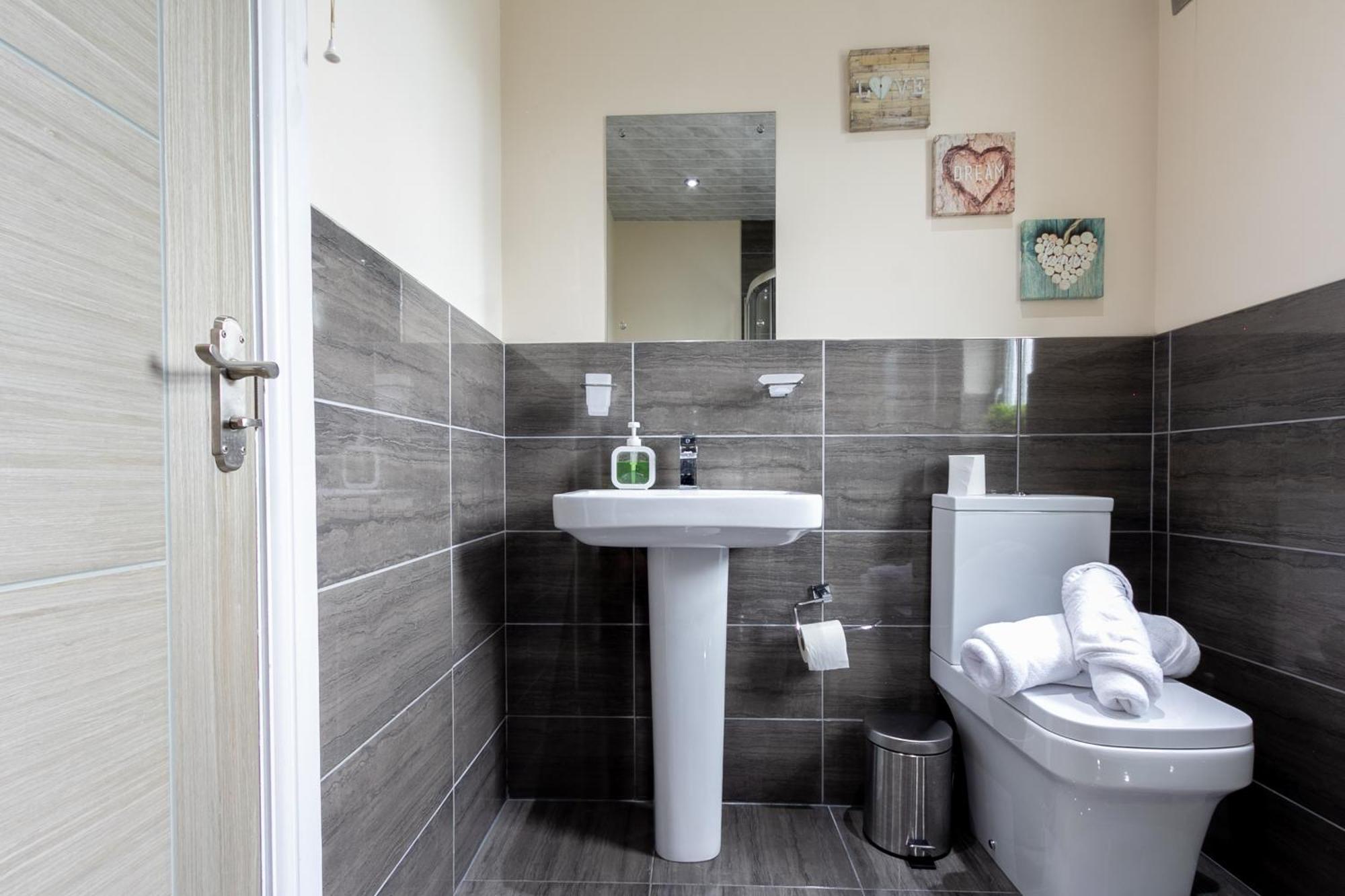 Bathway House - Free Secured Parking And Wifi Leilighet Coventry Eksteriør bilde
