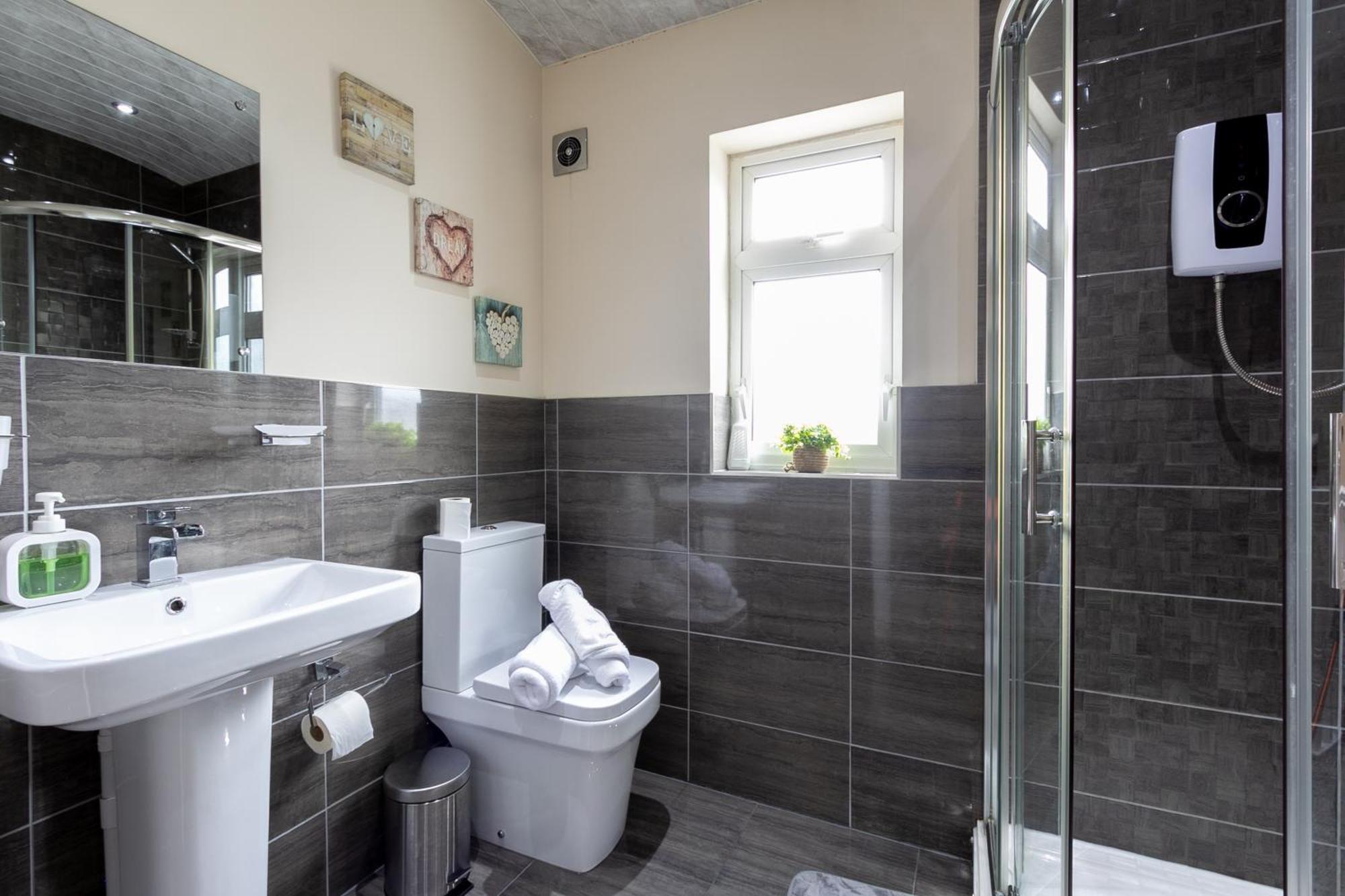 Bathway House - Free Secured Parking And Wifi Leilighet Coventry Eksteriør bilde